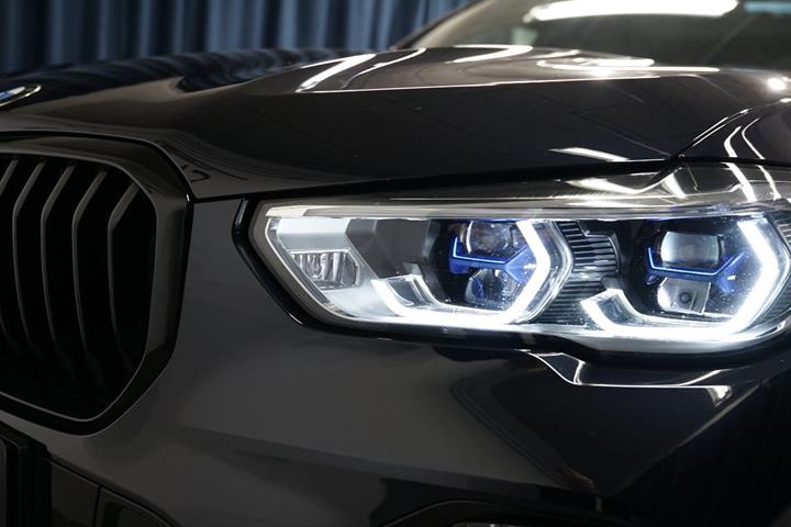 Sort BMW X5 fra 2021