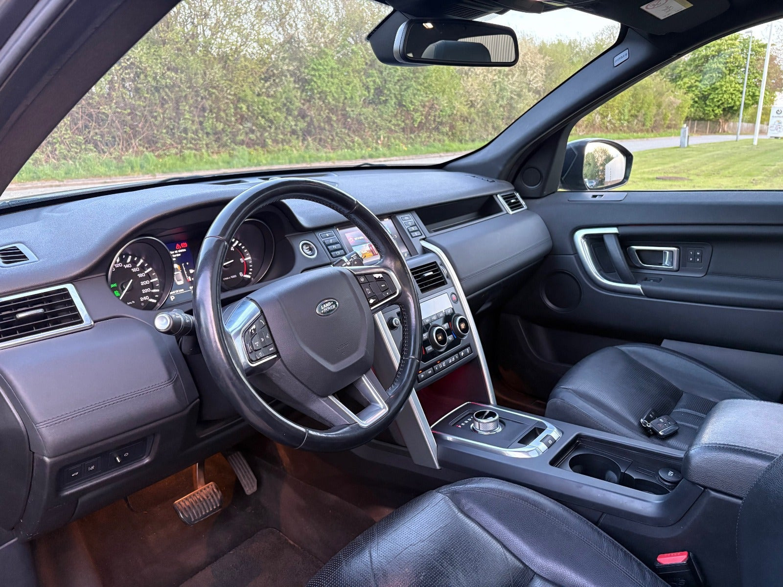 Sort Land Rover Discovery Sport fra 2016