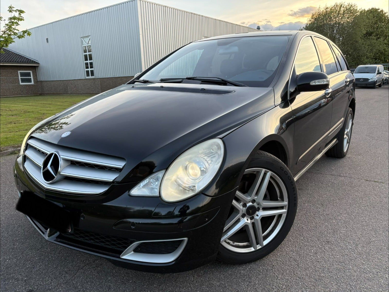 Gul Mercedes R320 fra 2007