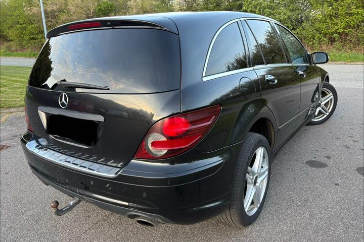 Gul Mercedes R320 fra 2007