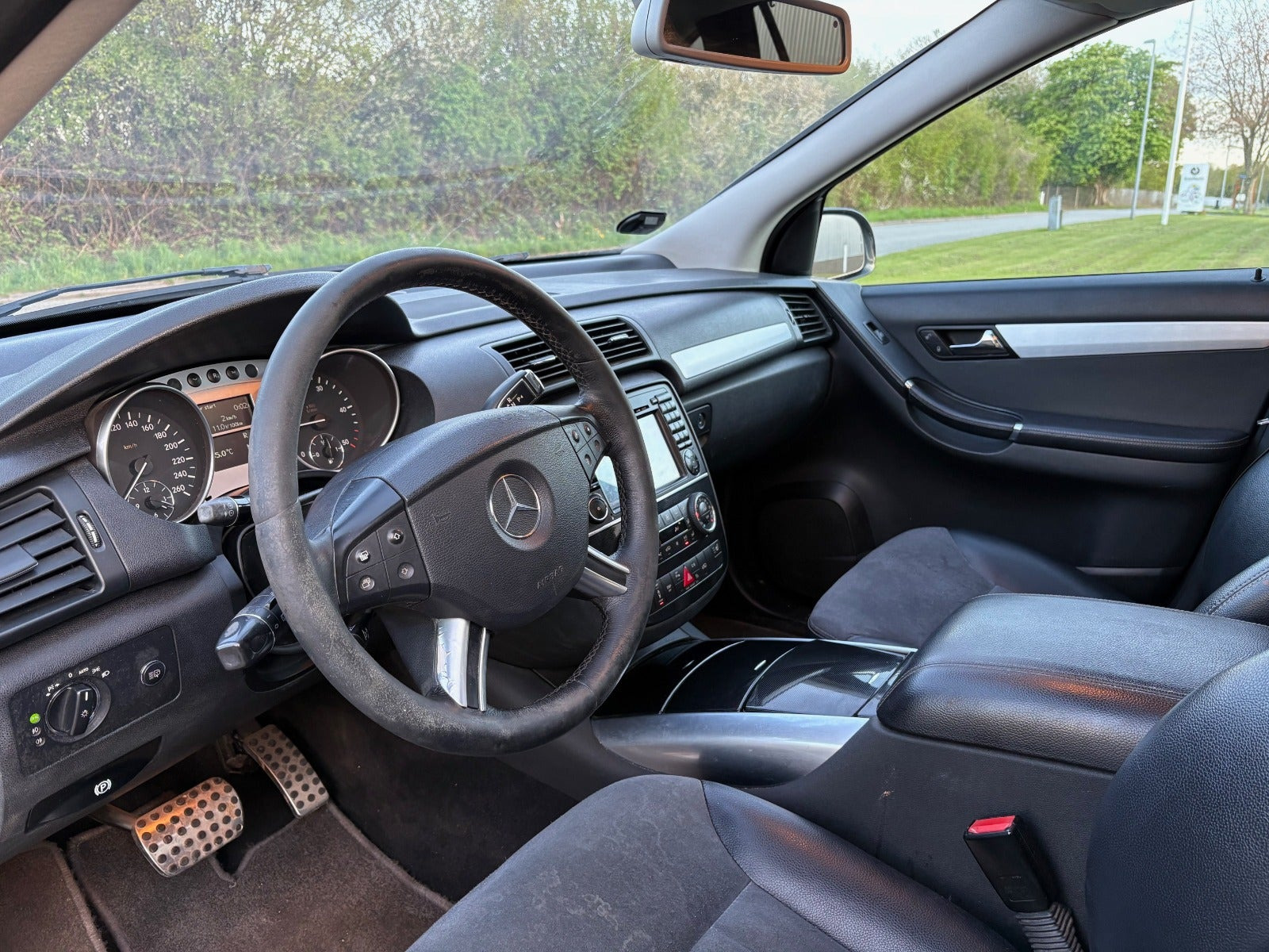 Gul Mercedes R320 fra 2007