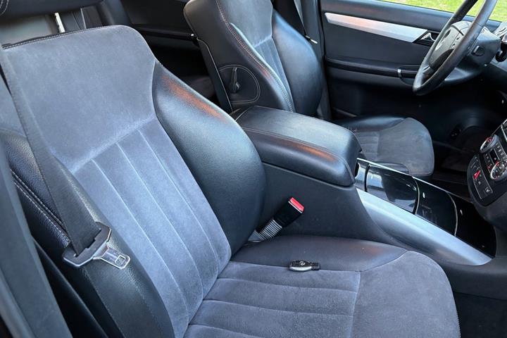 Gul Mercedes R320 fra 2007