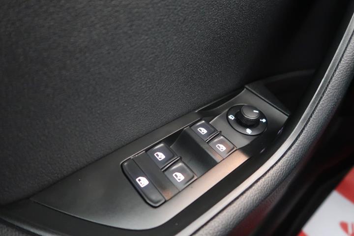 Sort Skoda Superb fra 2017