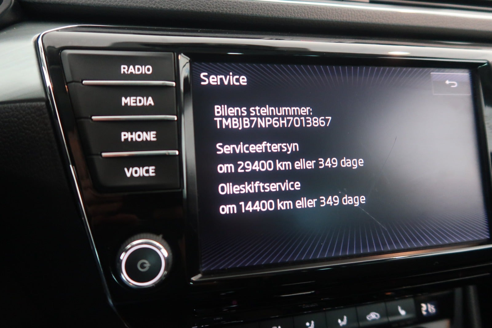 Sort Skoda Superb fra 2017