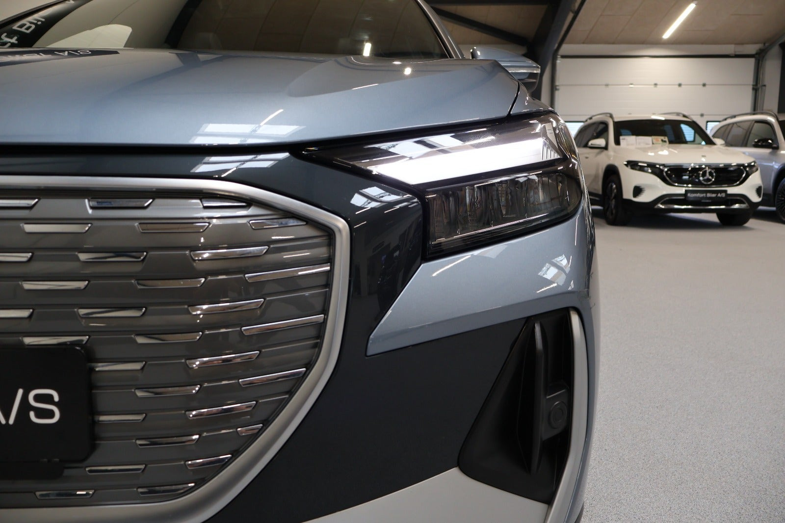 Blå Audi Q4 e-tron fra 2023