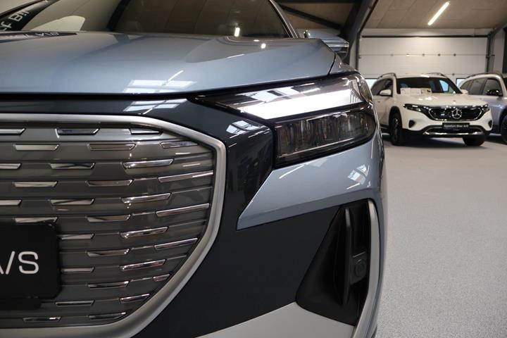 Blå Audi Q4 e-tron fra 2023