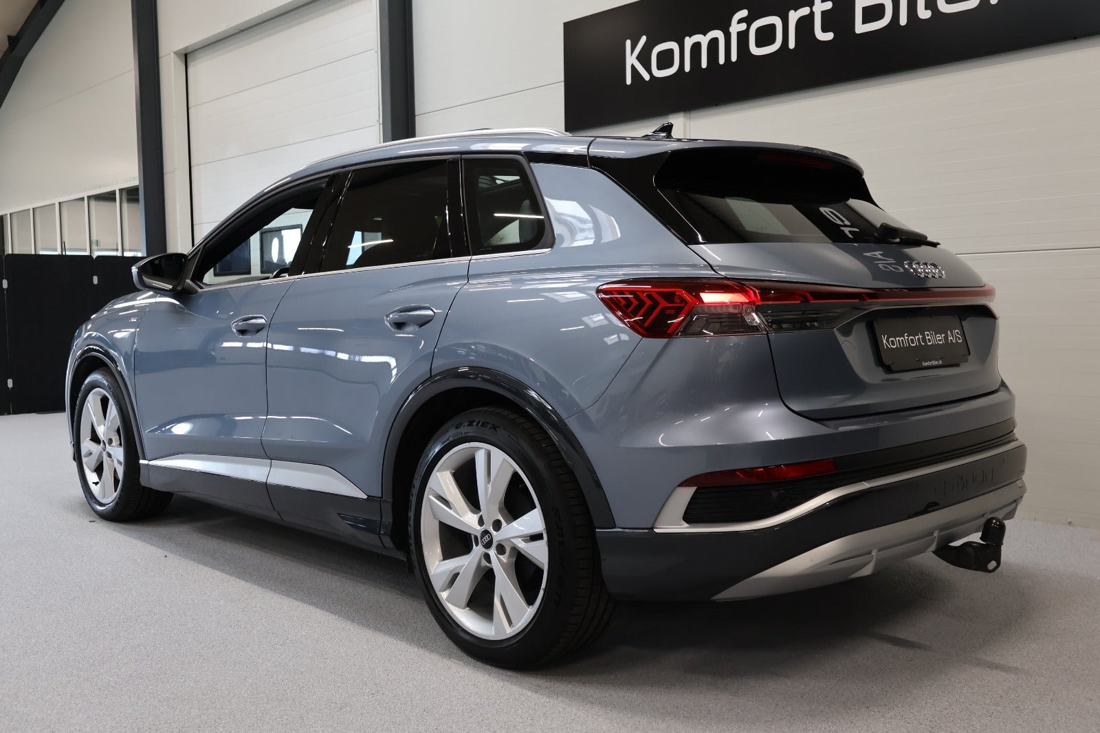Blå Audi Q4 e-tron fra 2023