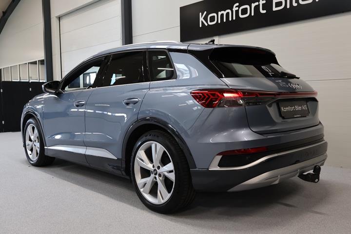 Blå Audi Q4 e-tron fra 2023