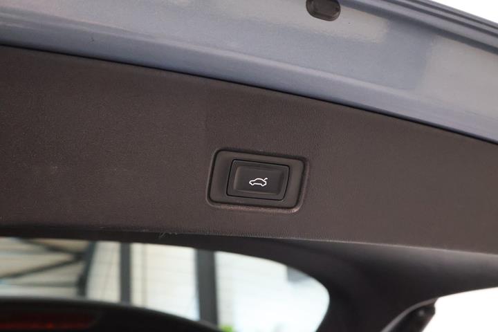 Blå Audi Q4 e-tron fra 2023
