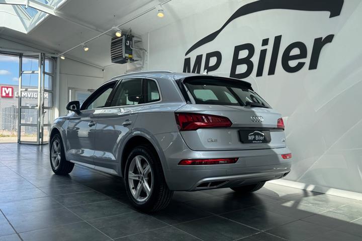 Sølv Audi Q5 fra 2017