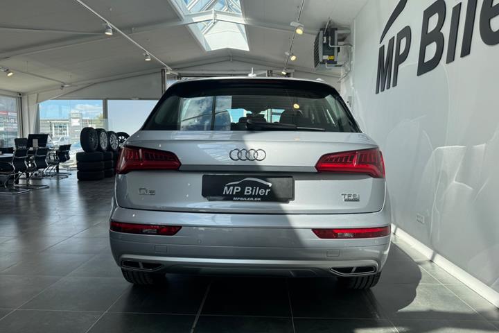 Sølv Audi Q5 fra 2017