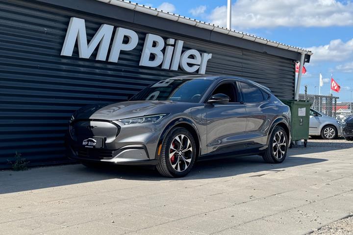 Grå Ford Mustang Mach-E fra 2023