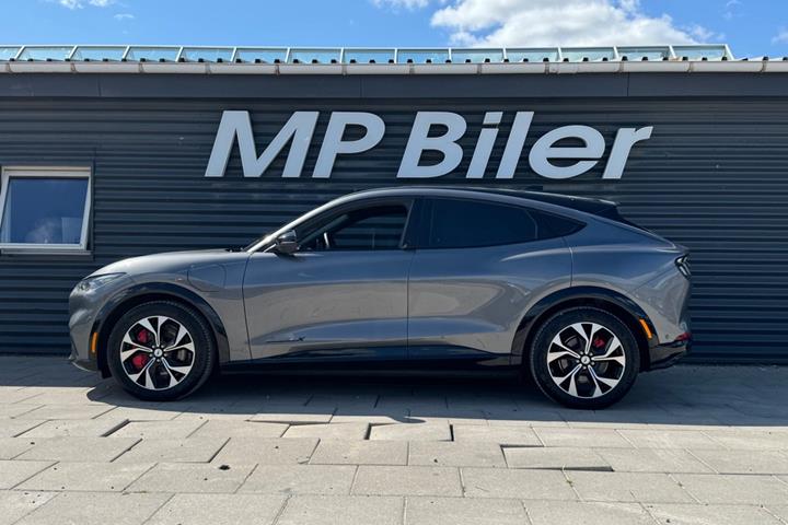 Grå Ford Mustang Mach-E fra 2023