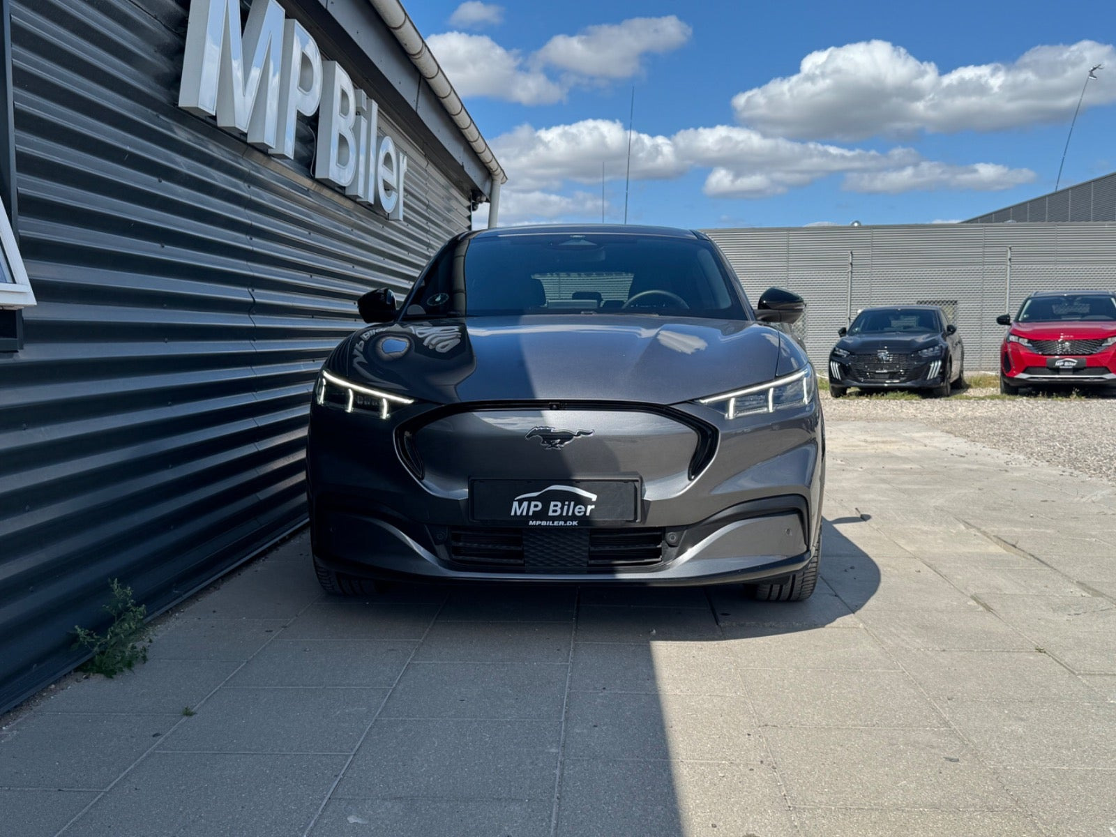 Grå Ford Mustang Mach-E fra 2023