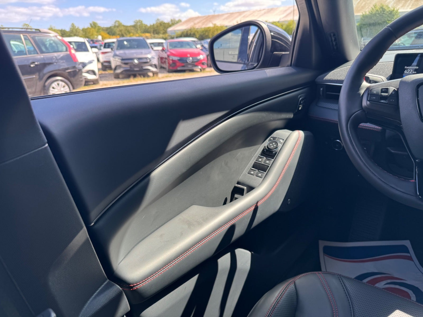 Grå Ford Mustang Mach-E fra 2023