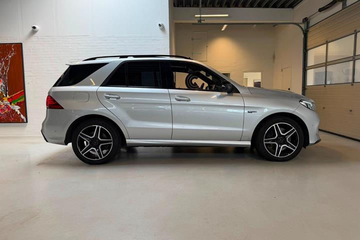 Sølv Mercedes GLE43 fra 2017