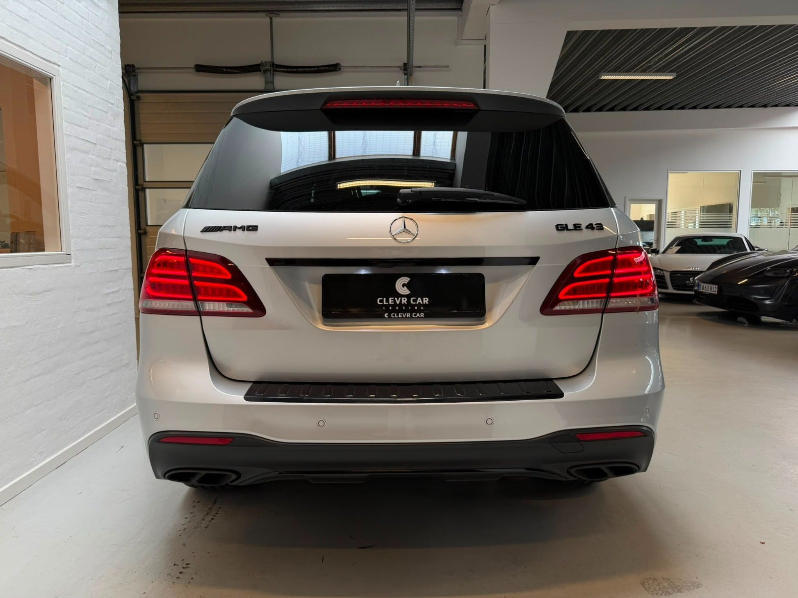 Sølv Mercedes GLE43 fra 2017