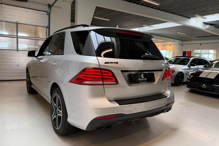 Sølv Mercedes GLE43 fra 2017