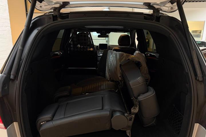 Sølv Mercedes GLE43 fra 2017