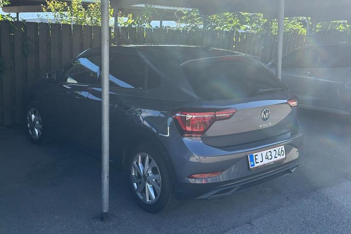 Grå VW Polo fra 2023