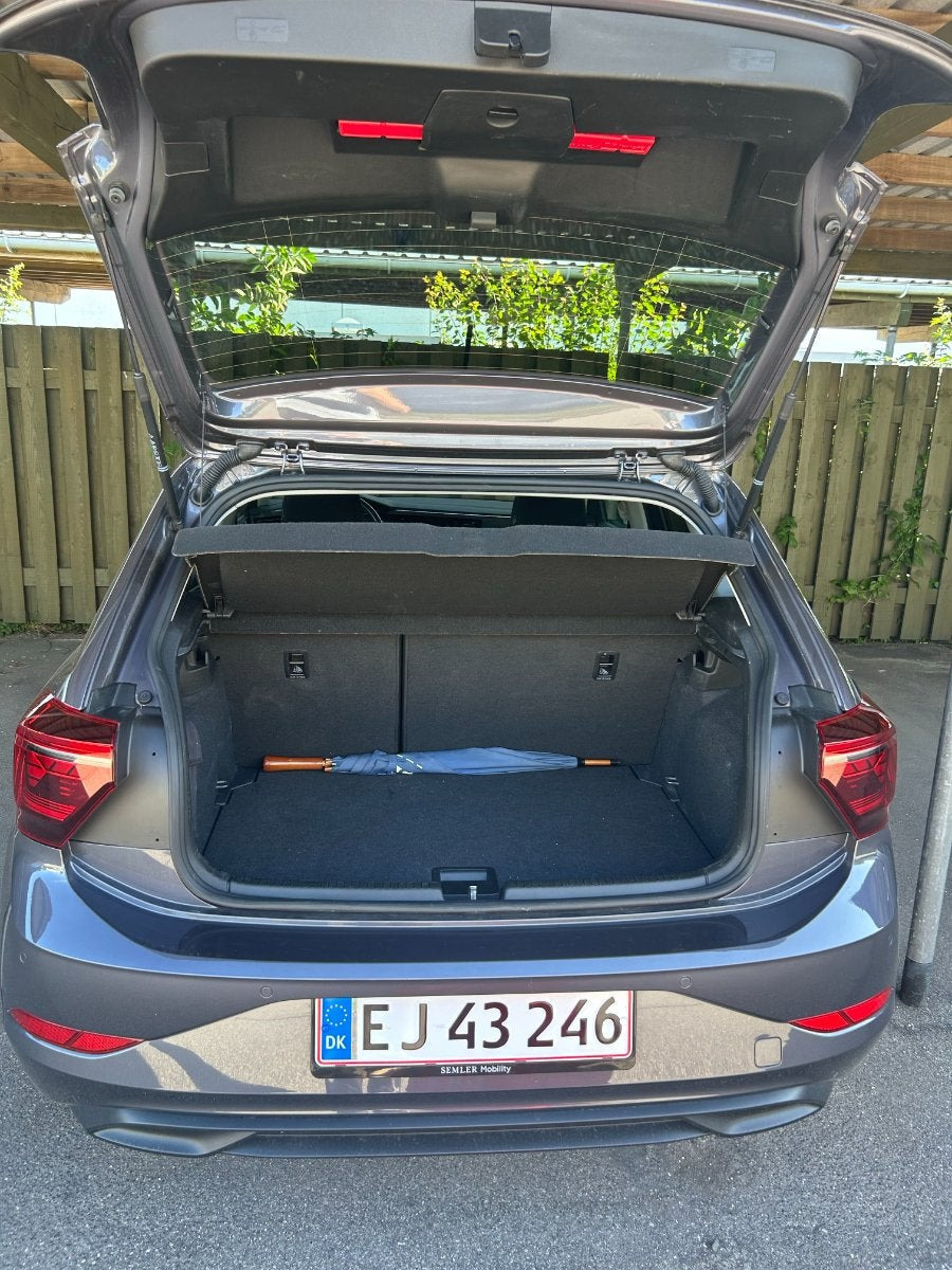 Grå VW Polo fra 2023