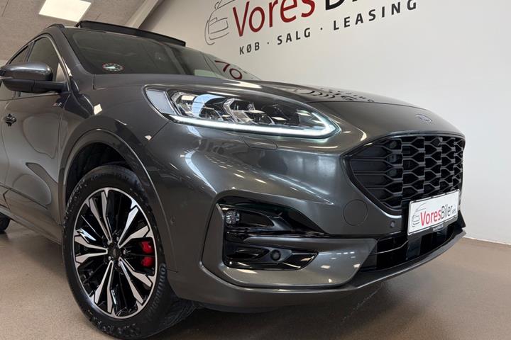 Grå Ford Kuga fra 2022