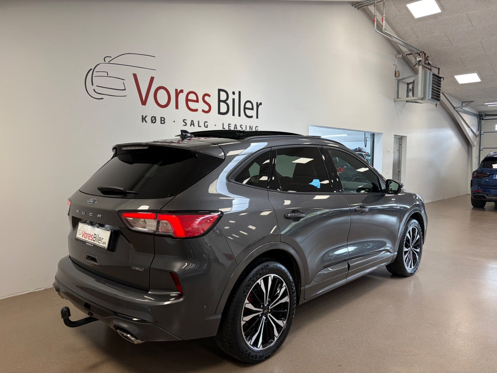 Grå Ford Kuga fra 2022