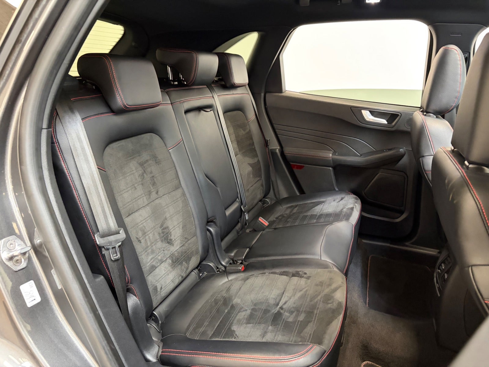 Grå Ford Kuga fra 2022
