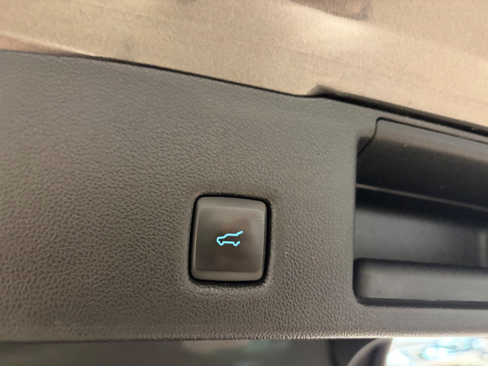 Grå Ford Kuga fra 2022