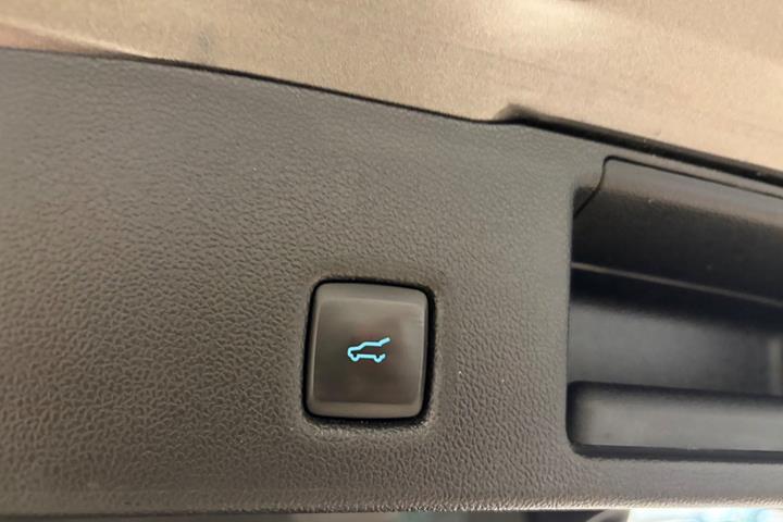 Grå Ford Kuga fra 2022