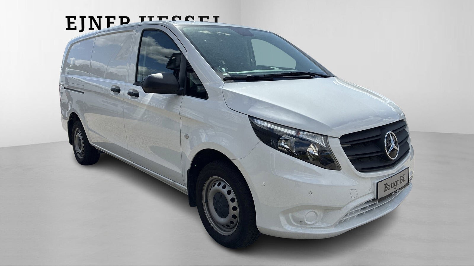 Hvid Mercedes Vito 114 fra 2024