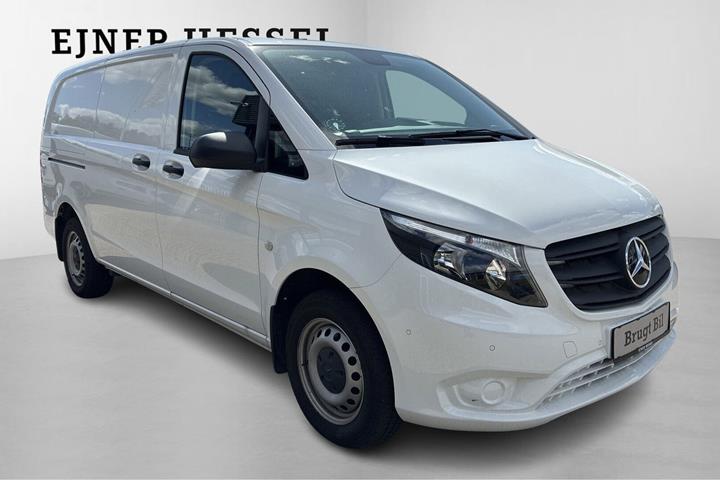 Hvid Mercedes Vito 114 fra 2024