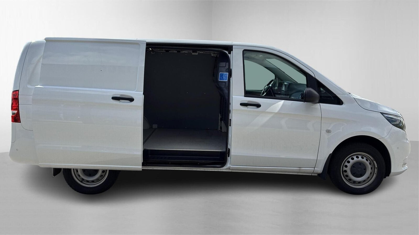 Hvid Mercedes Vito 114 fra 2024
