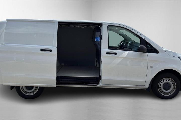 Hvid Mercedes Vito 114 fra 2024
