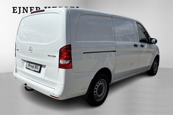 Hvid Mercedes Vito 114 fra 2024