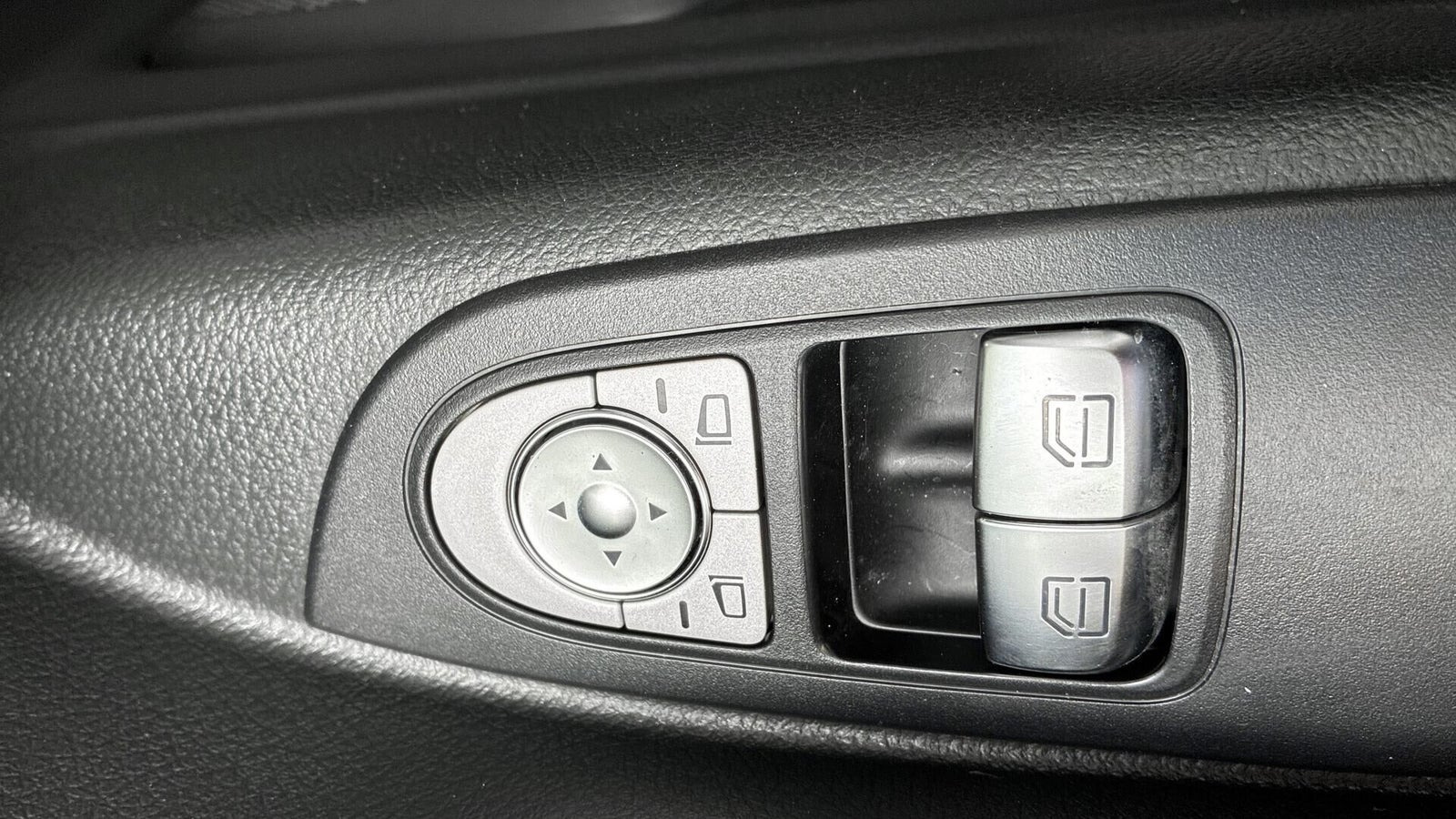 Hvid Mercedes Vito 114 fra 2024
