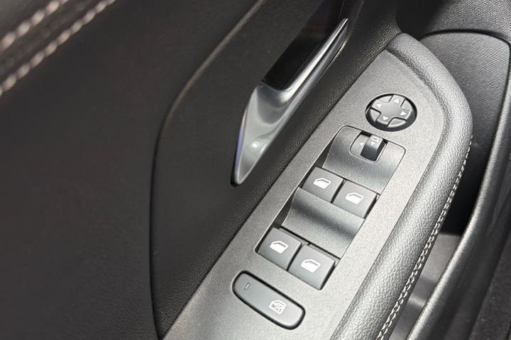 Sort Opel Mokka fra 2023