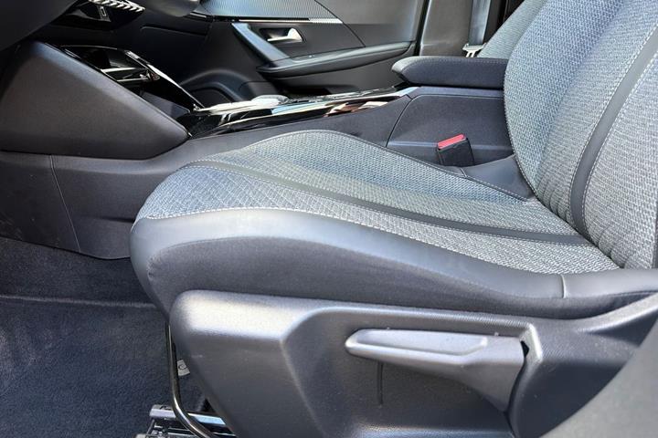 Hvid Peugeot 2008 fra 2024
