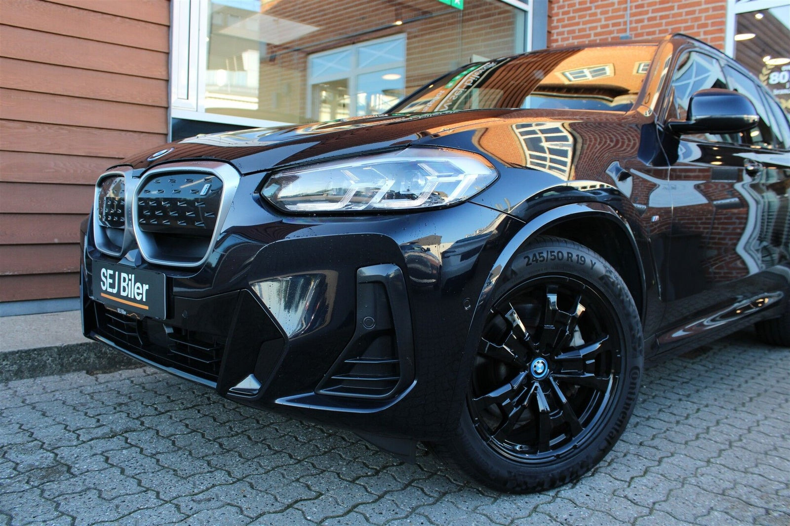 Sort BMW iX3 fra 2023