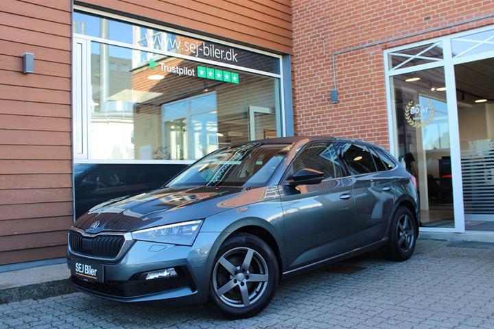Grå Skoda Scala fra 2020