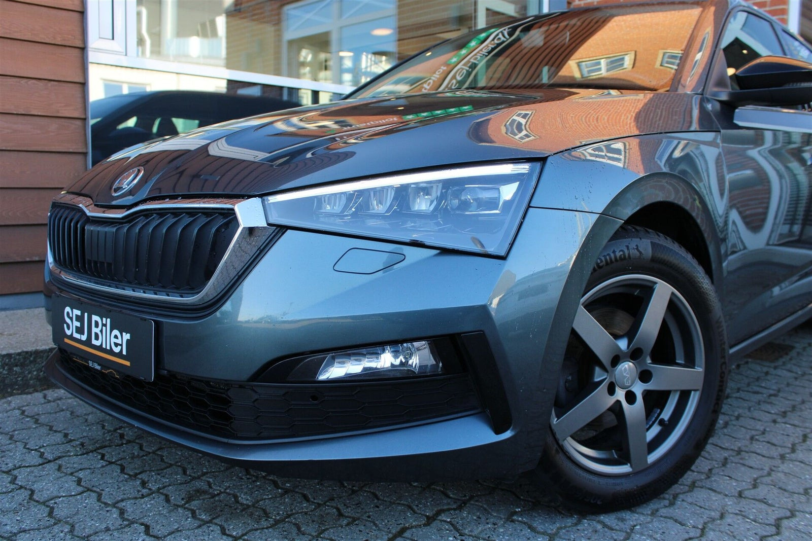 Grå Skoda Scala fra 2020