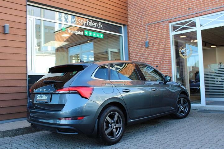 Grå Skoda Scala fra 2020