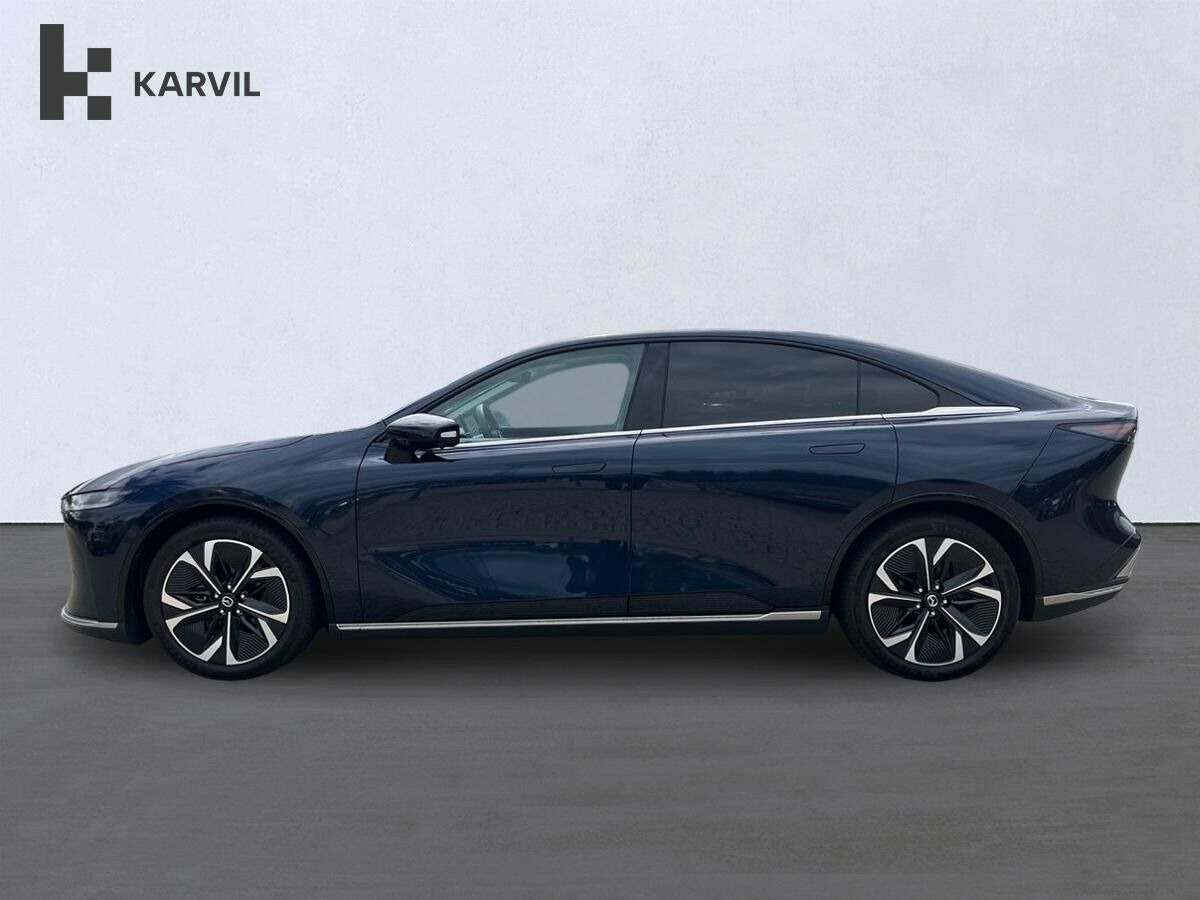 Blå Mazda 6e fra 2025