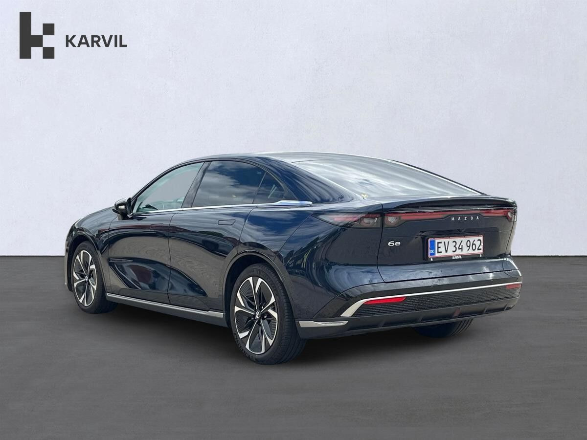 Blå Mazda 6e fra 2025