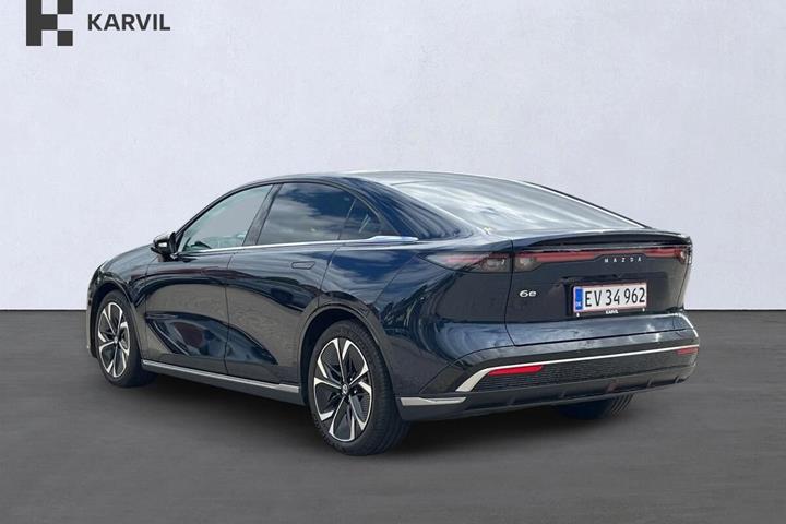 Blå Mazda 6e fra 2025