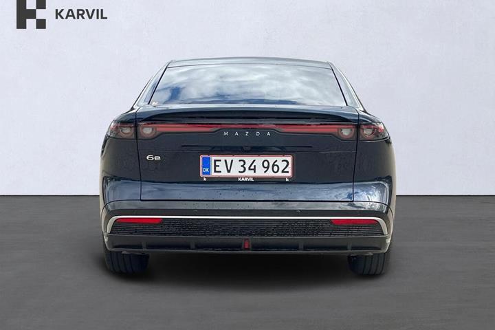 Blå Mazda 6e fra 2025
