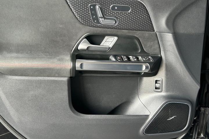 Sort Mercedes EQA250+ fra 2025