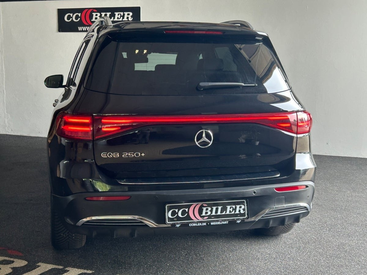 Sort Mercedes EQB250+ fra 2025