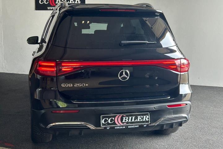 Sort Mercedes EQB250+ fra 2025