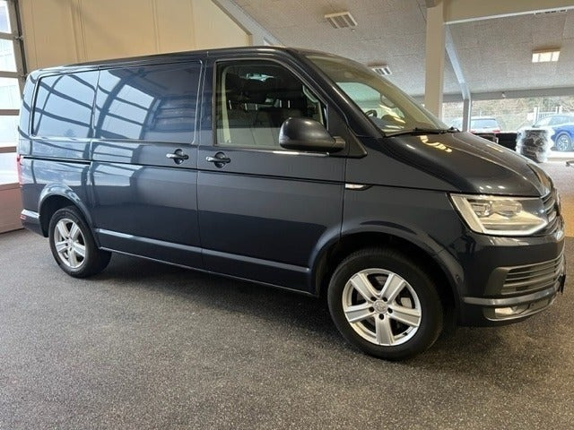 Sort VW Transporter fra 2017